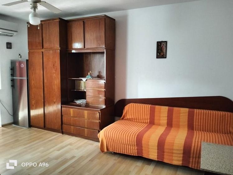 Garsonieră decomandată în Central