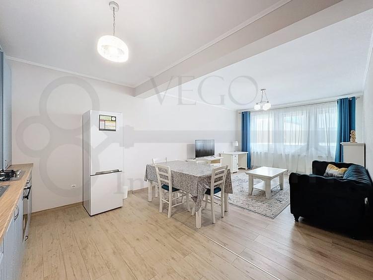 Apartament cu 3 camere semidecomandat, mobilat în Central