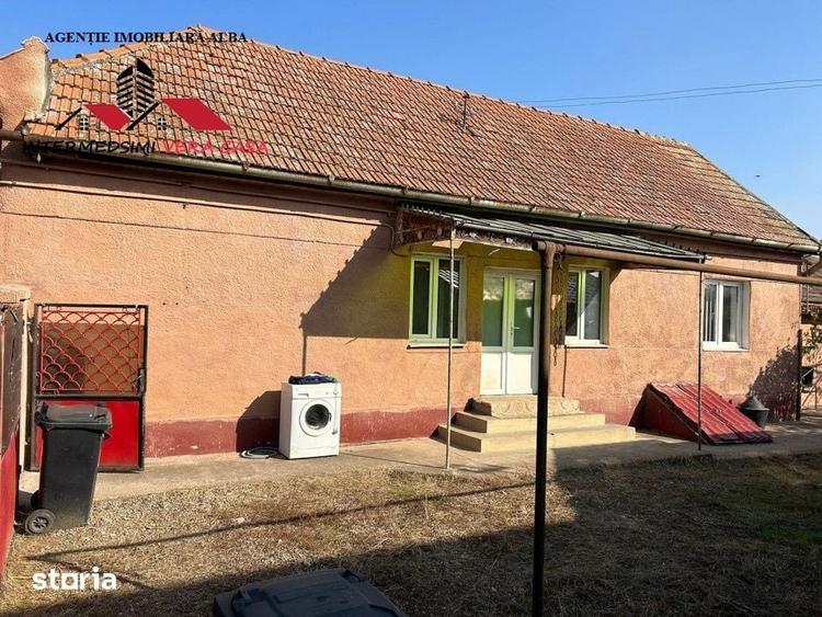 Casă cu 4 camere cu Teren 922 Mp în Teiu