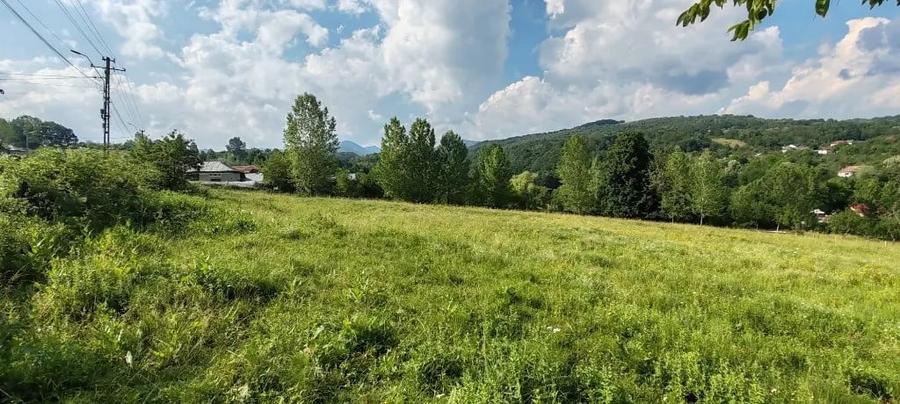 Teren de 5523 mp, în Vaideeni