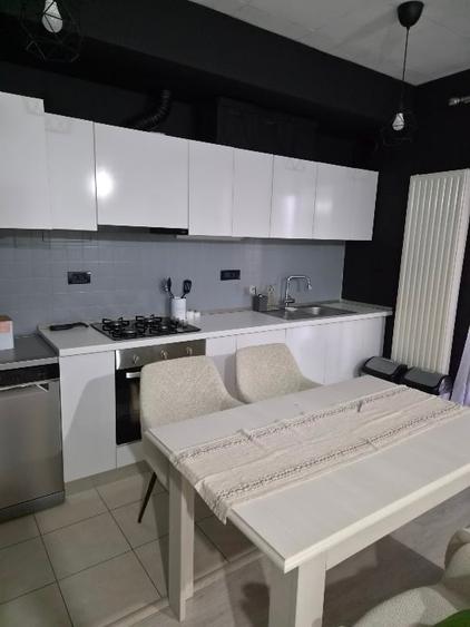 Apartament cu 2 camere semidecomandat, mobilat în Torontalului