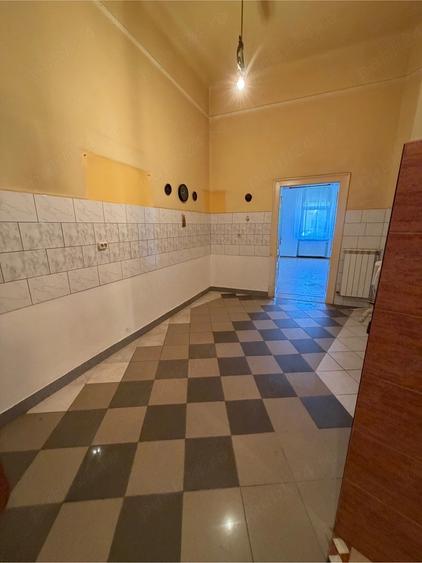 Casă cu 3 camere cu Teren 130 Mp în Eminescu