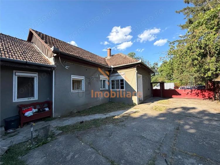 Casă cu 3 camere cu Teren 620 Mp în Santăul Mare