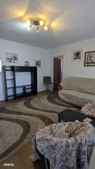 Apartament cu 3 camere semidecomandat în Dristor