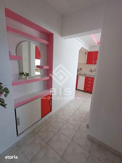 Apartament cu 3 camere decomandat, mobilat în Sud
