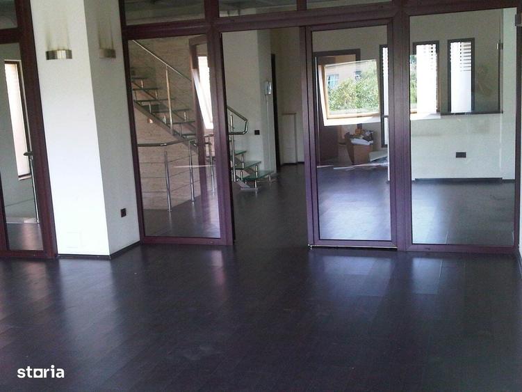 Apartament cu 4 camere în Arcul de Triumf