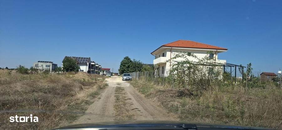 Teren de 8500 mp, în Central