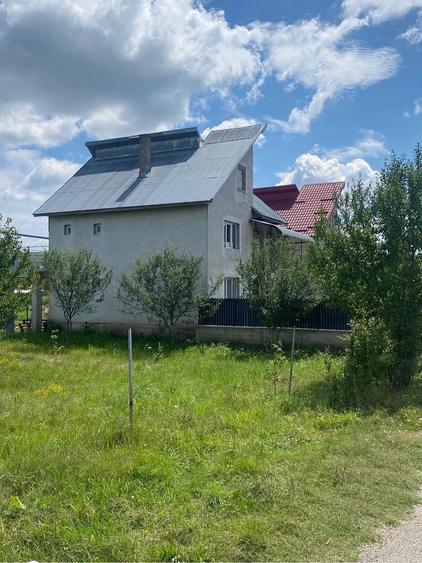 Casă cu 2 camere cu Teren 1300 Mp în Central