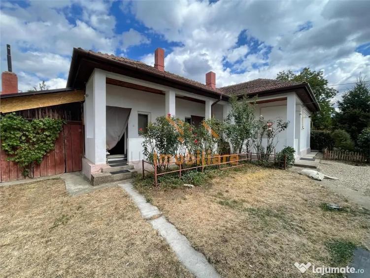 Casă cu 4 camere cu Teren 1439 Mp în Central