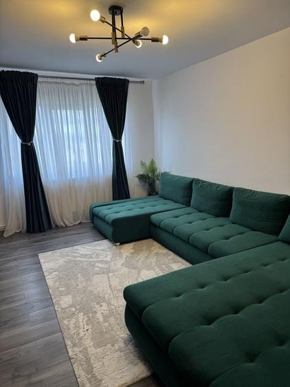 Apartament cu 3 camere decomandat în Central