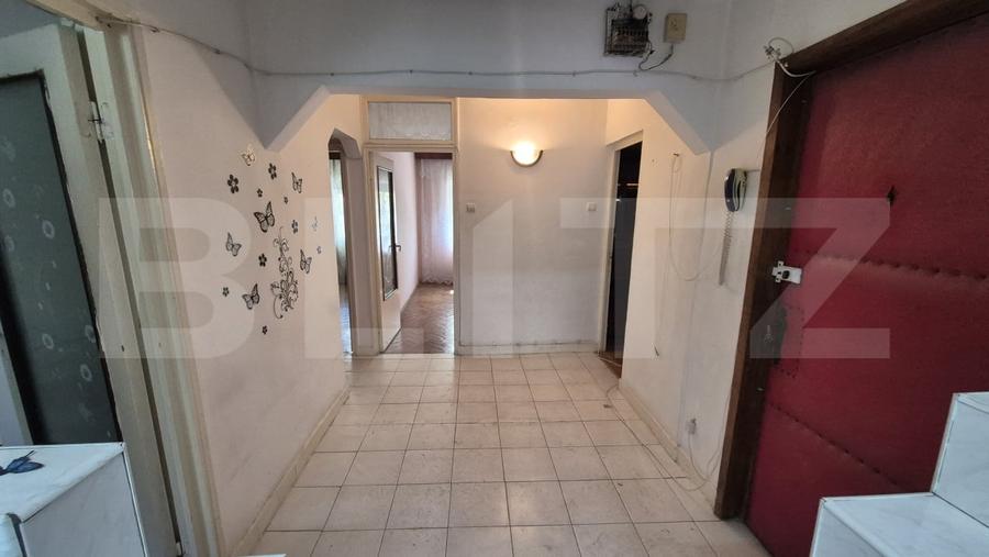 Apartament cu 4 camere semidecomandat, mobilat în Micro 17