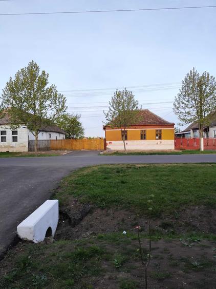 Casă cu 4 camere în Tomnatic