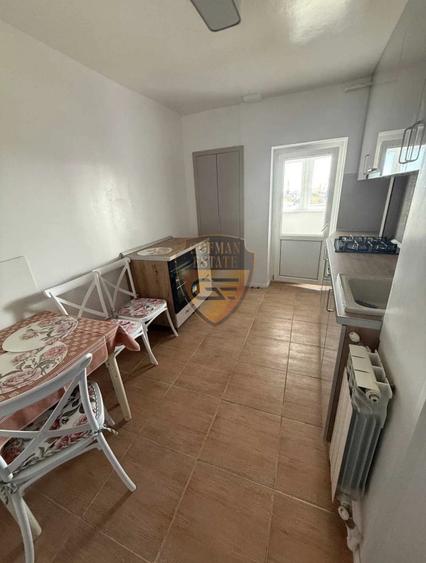 Apartament cu 3 camere decomandat, mobilat în Gara