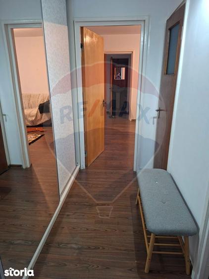 Apartament cu 3 camere semidecomandat în Sălăjan