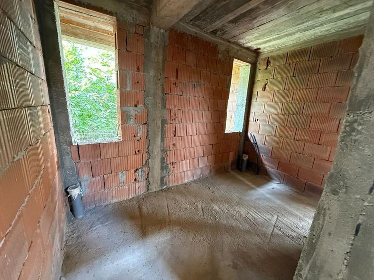 Casă individuală cu 5 camere cu Canalizare în Peciu Nou