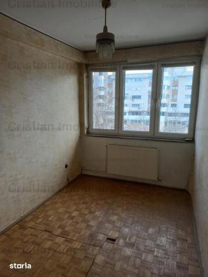 Apartament cu 3 camere decomandat în Viziru 2