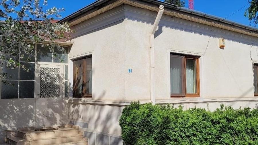 Casă individuală cu 4 camere cu Teren 540 Mp în Central
