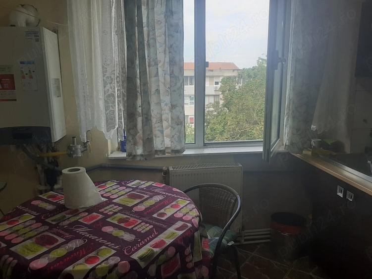 Apartament cu 3 camere semidecomandat în Hipodrom