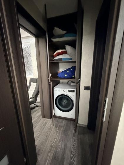 Apartament cu 3 camere semidecomandat în Independenței