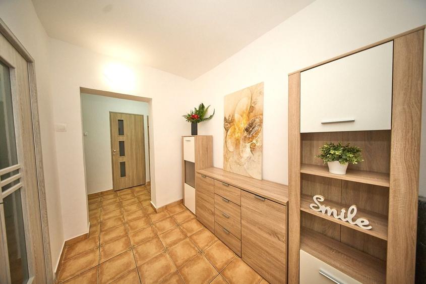 Apartament cu 3 camere semidecomandat în Dristor