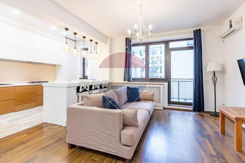 Apartament cu 3 camere semidecomandat, mobilat în Iancu Nicolae