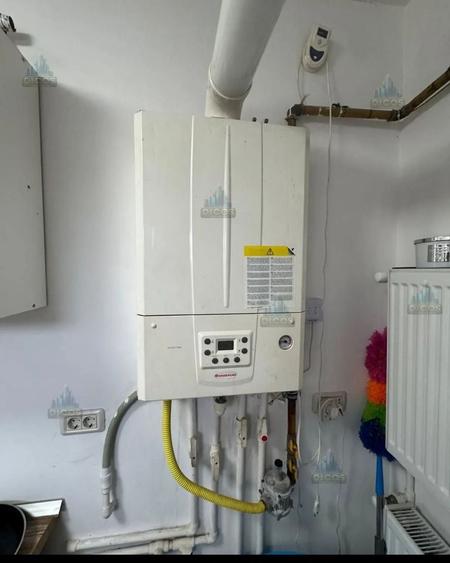 Casă individuală cu 6 camere cu Canalizare în Nord-Vest