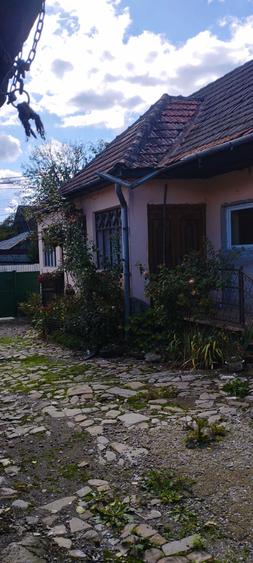 Casă cu 4 camere în Budila