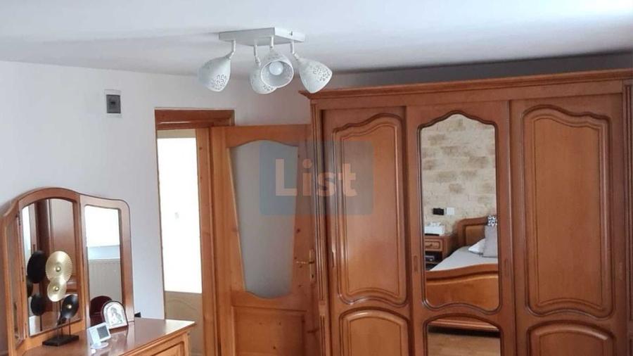 Casă cu 3 camere cu Canalizare în Central