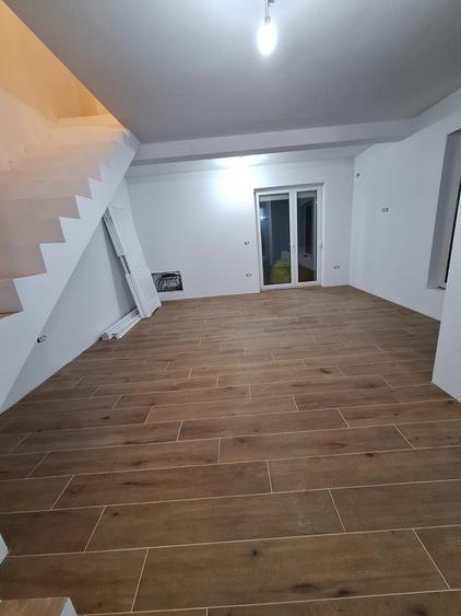 Casă cu 4 camere în Sânandrei