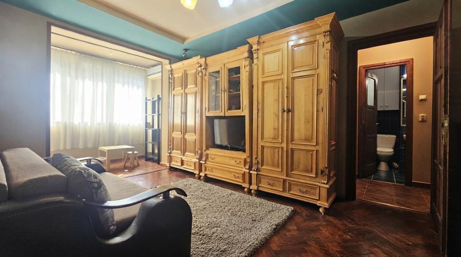 Apartament cu 2 camere semidecomandat, mobilat în Florilor