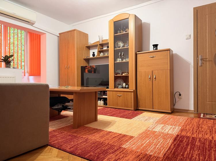 Apartament cu 2 camere semidecomandat, mobilat în Girocului