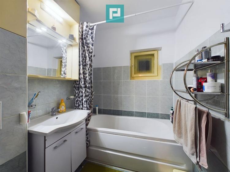Apartament cu 2 camere decomandat în Intim