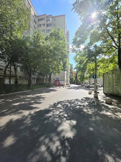 Spațiu comercial, de 64 mp, în Metalurgiei