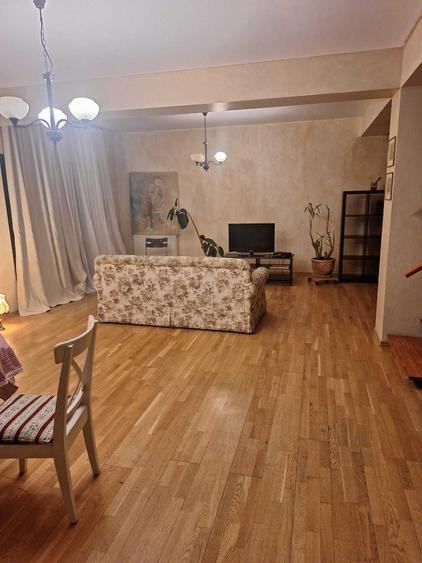 Casă cu 4 camere cu Teren 100 Mp în 1 Decembrie