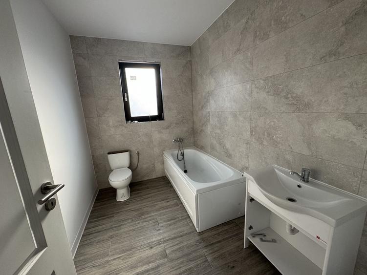 Casă individuală cu 3 camere cu Canalizare în Exterior Vest