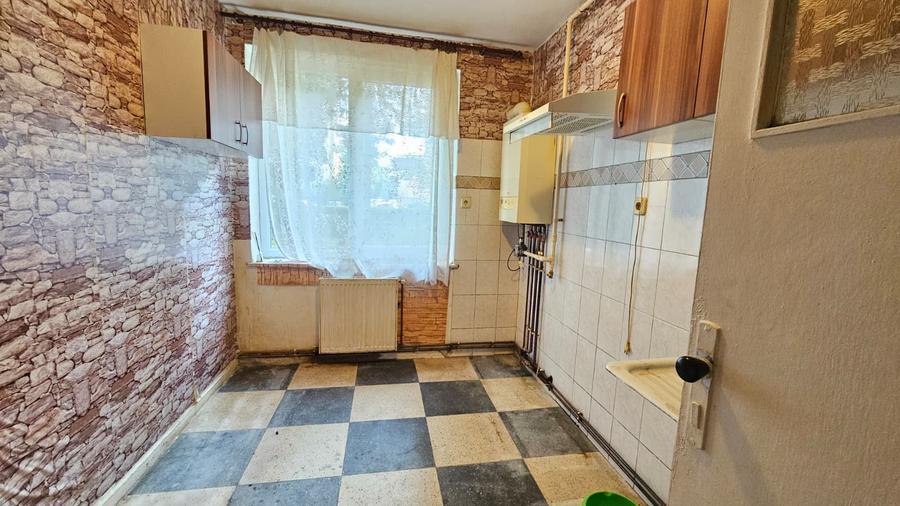Apartament cu 3 camere în Tractorul