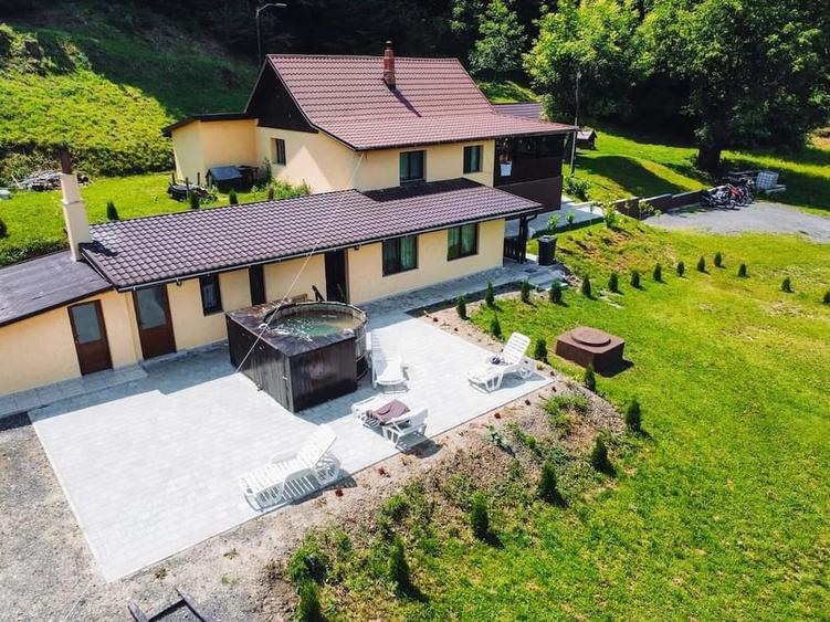 Casă cu 4 camere cu Teren 8195 Mp în Bucea