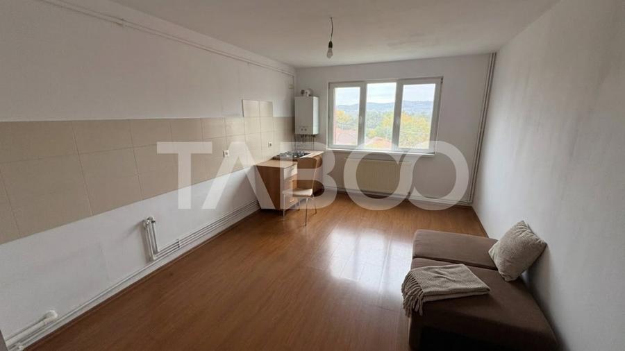 Apartament cu 3 camere decomandat în Trei Stejari