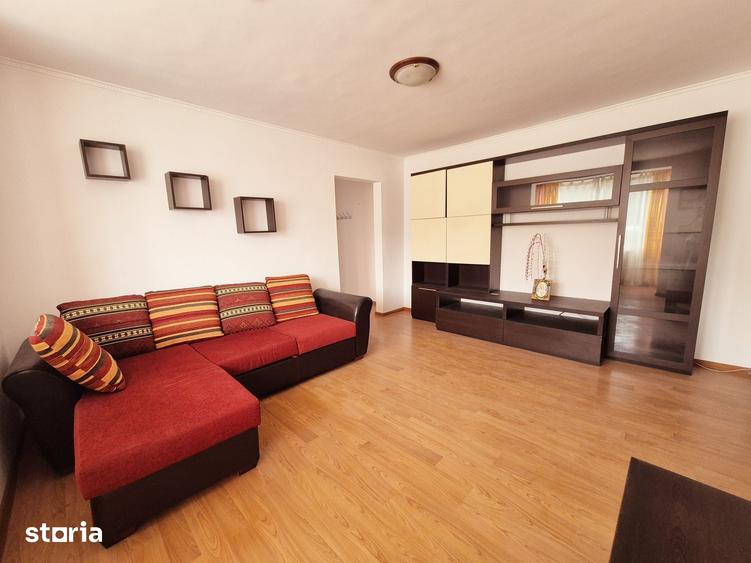 Apartament cu 3 camere decomandat în Est