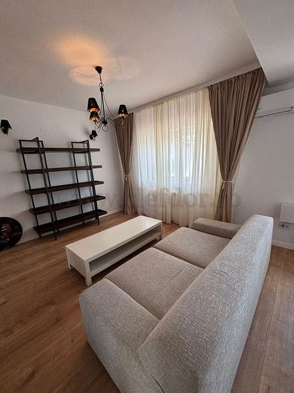 Casă individuală cu 5 camere cu Canalizare în Pipera