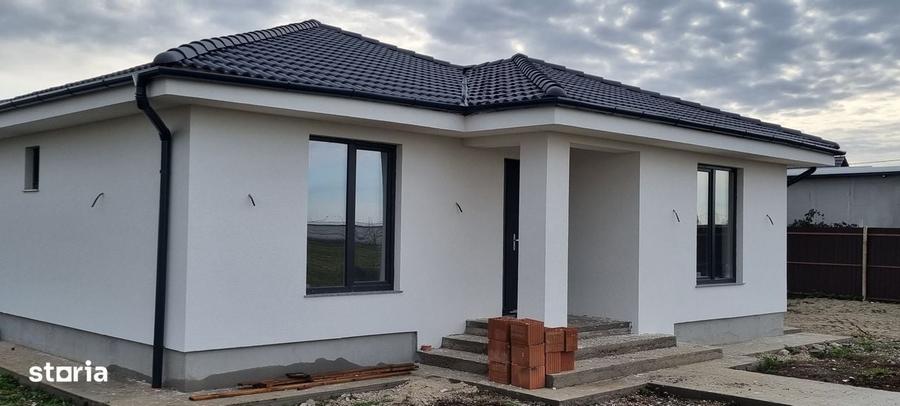 Casă cu 4 camere în Livada de Bihor