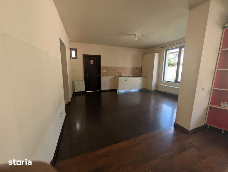 Casă cu 5 camere cu Teren 100 Mp în Drumul Taberei