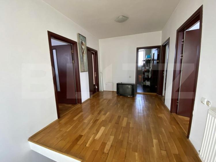 Casă individuală cu 6 camere cu Canalizare în Iris