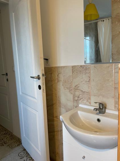 Apartament cu 4 camere decomandat în Gara de Nord
