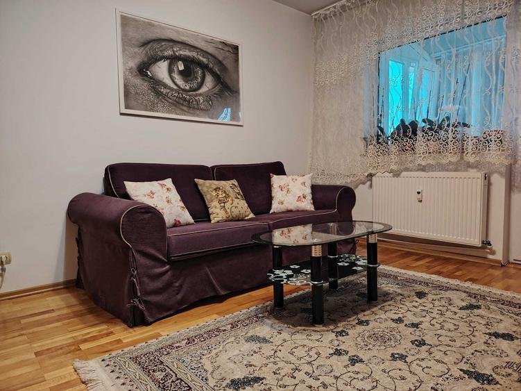 Apartament cu 3 camere semidecomandat în Central