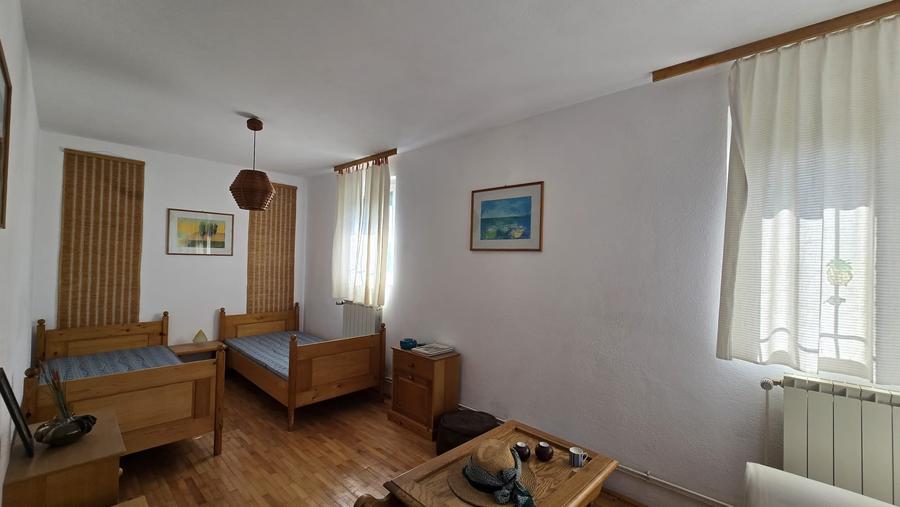 Casă cu 5 camere cu Canalizare în Brănești