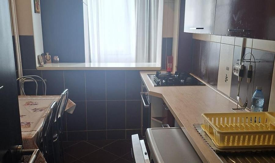 Apartament cu 3 camere decomandat în Dristor