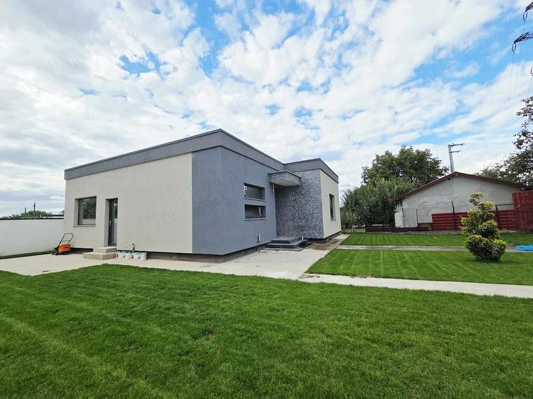 Casă cu Teren 450 Mp în Costi