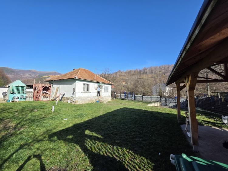 Vand casa cu teren Lupeni, str Mirleasa .jud HD. - 1