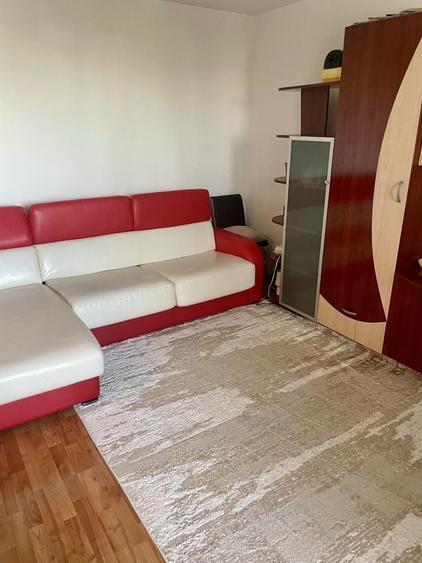 Apartament cu 2 camere decomandat în Micro 21